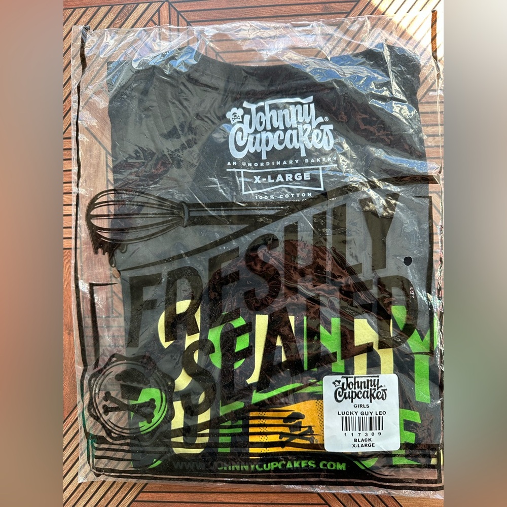 Johnny Cupcakes Lucky Guy Leo Leprechaun St. Pats Make Your Own Luck XL Shirt